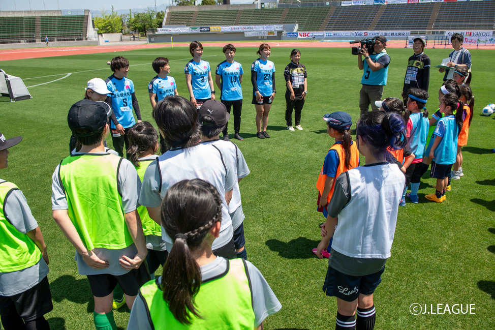 写真：サッカーを楽しむ